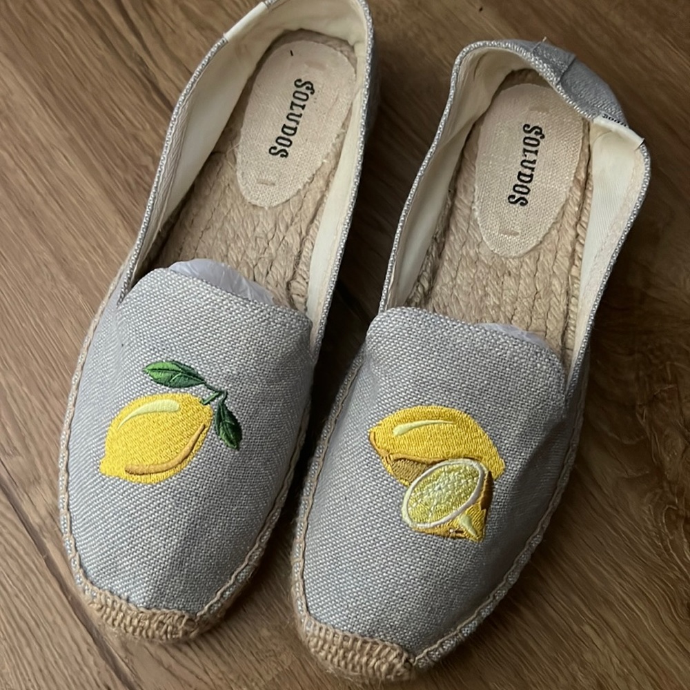 Soludos Lemon Print slides - like new